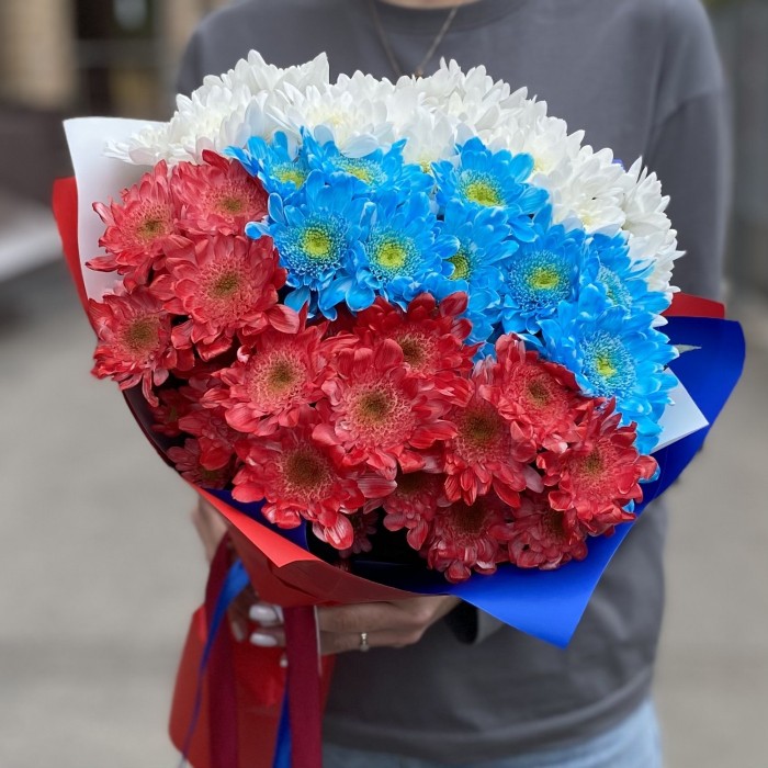 15 хризантем в букете Флаг России